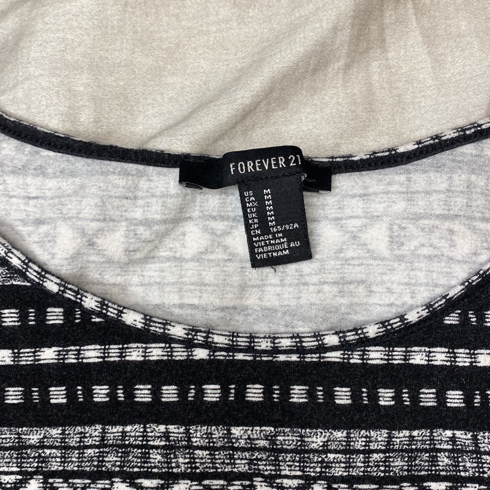 Long Sleeve Crop Top - Picture 2 of 3